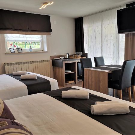 Yellow Dreamhouse Postojna Eksteriør billede