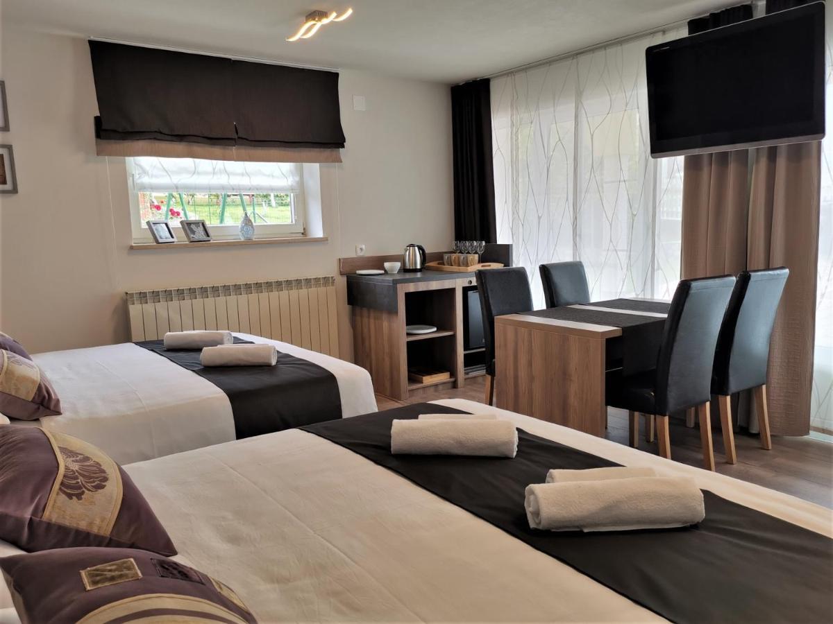 Yellow Dreamhouse Postojna Eksteriør billede