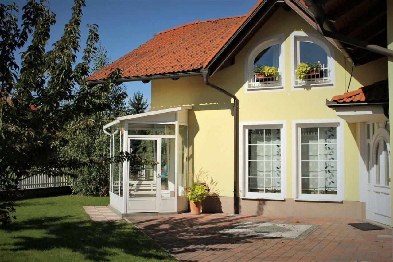 Yellow Dreamhouse Postojna Eksteriør billede