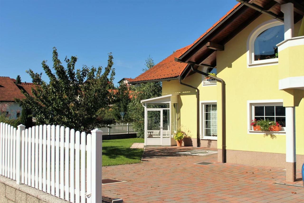 Yellow Dreamhouse Postojna Eksteriør billede