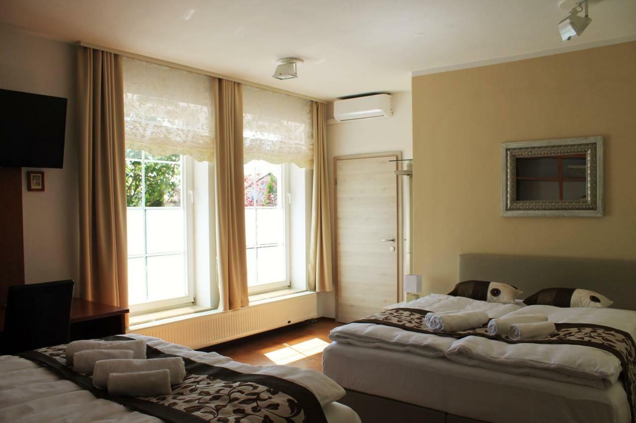 Yellow Dreamhouse Postojna Eksteriør billede